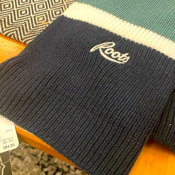 Roots Vancouver Canucks Scarf - Picture 3 of 4